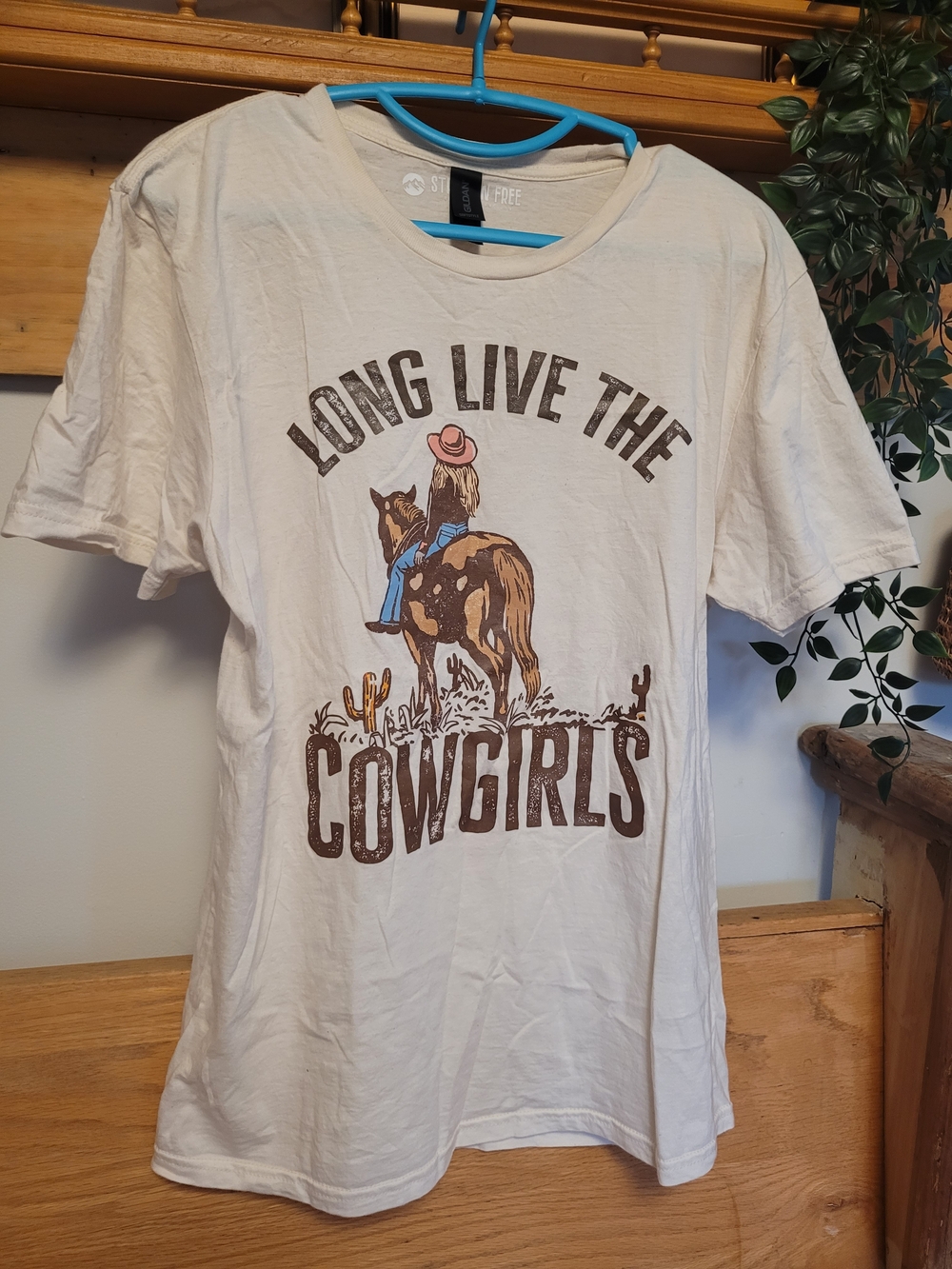 Gildan Cream 'Long Live The Cowgirls' Graphic Tee